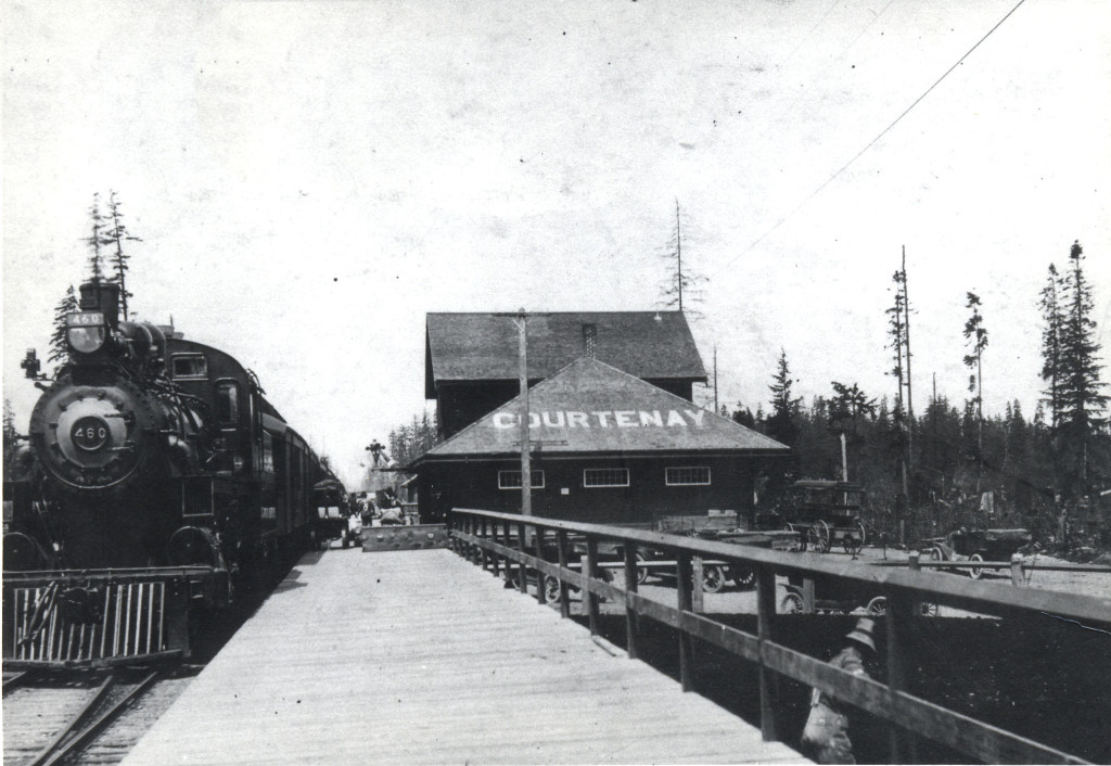 E&N at Courtenay Station, c. 1919 CDM 972.233.1
